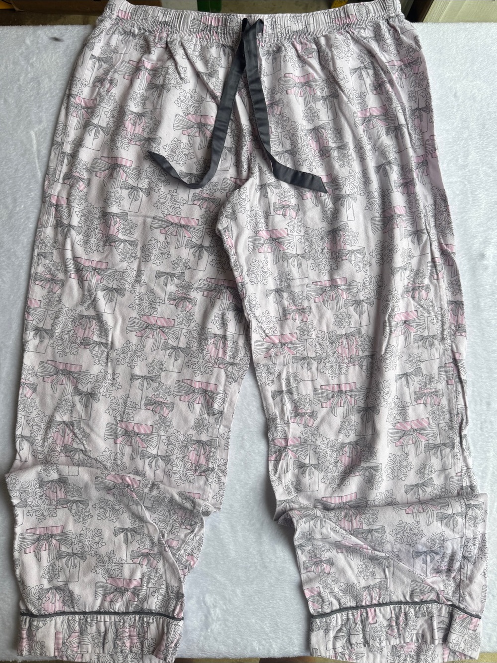 Victoria's Secret Pajama Pants L - Pink Gray Gift Box Bow Snowflake - Christmas